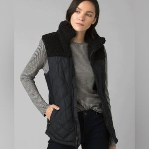 Large Prana Elsa vest in Black.